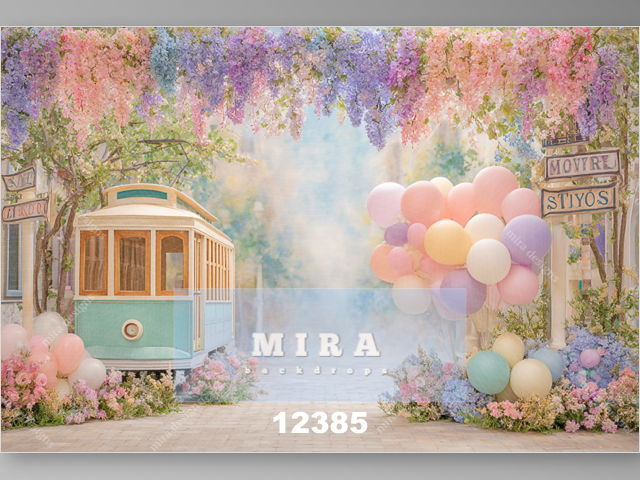 12385 - Tram in città tra fiori e palloncini