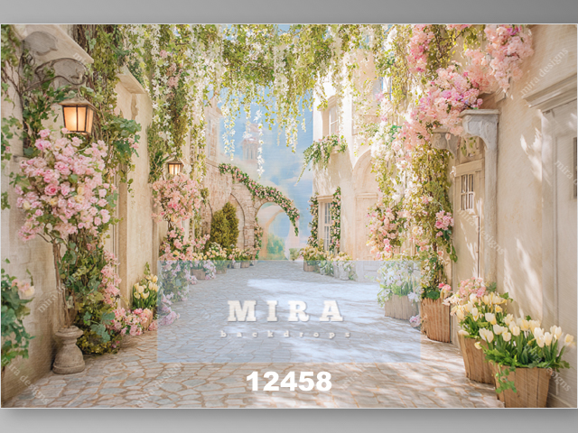 12458 - Stradina di città tra ghirlande di fiori